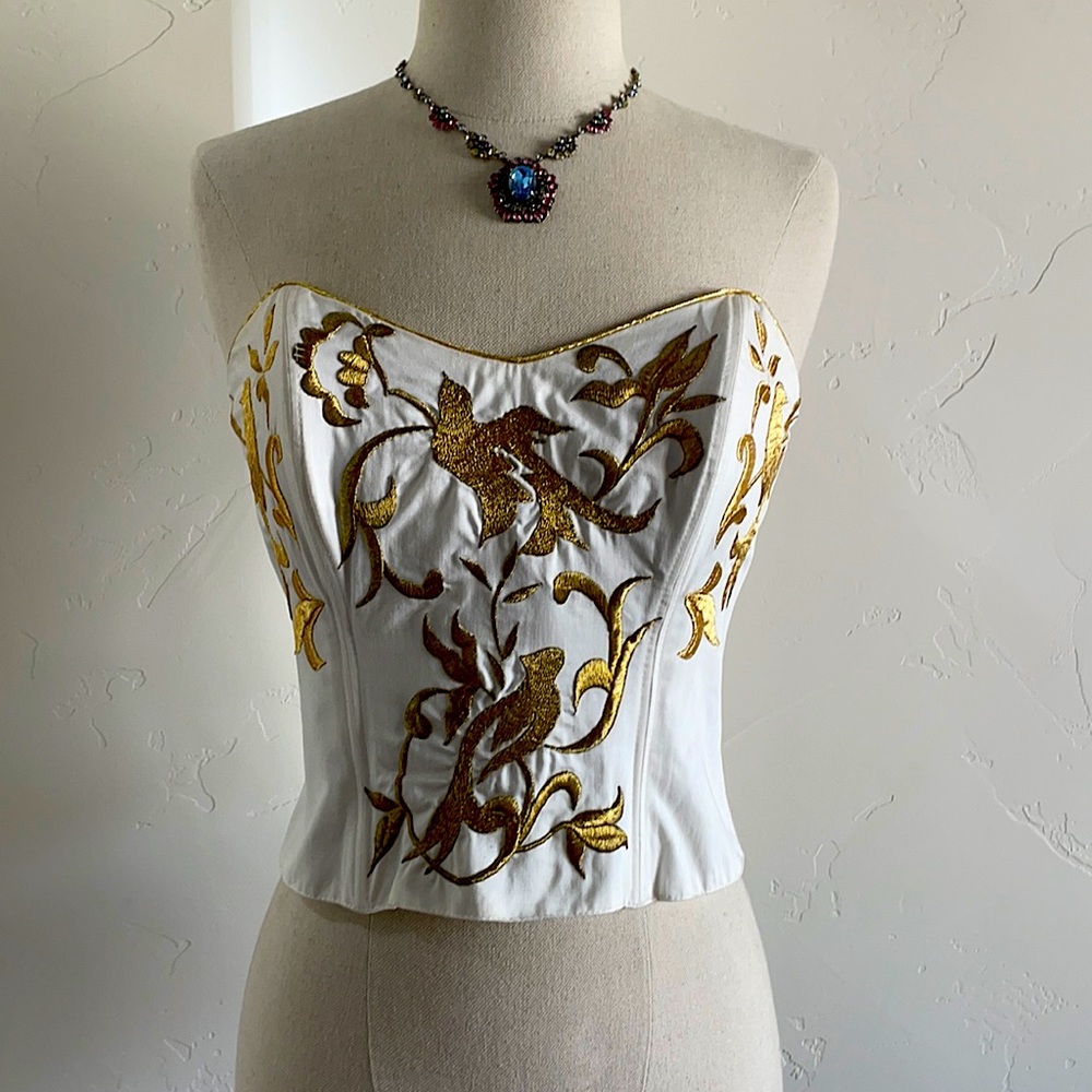 Gorgeous vintage corset by Natori. Size small.